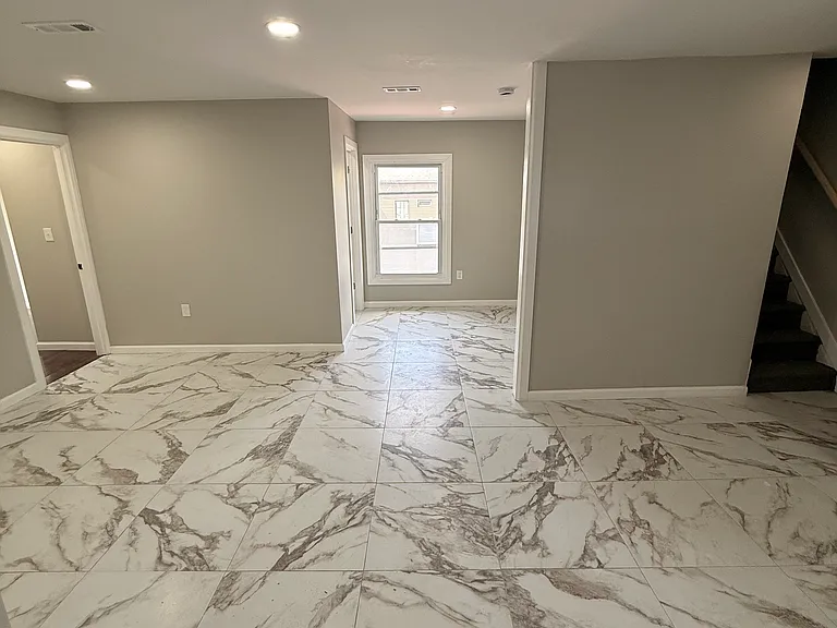 41 Howe St #2R — Photo 3
