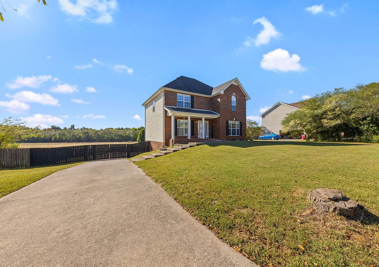 Beautiful Brick Home with Finished Basement & Spacious Living Areas — Photo 4