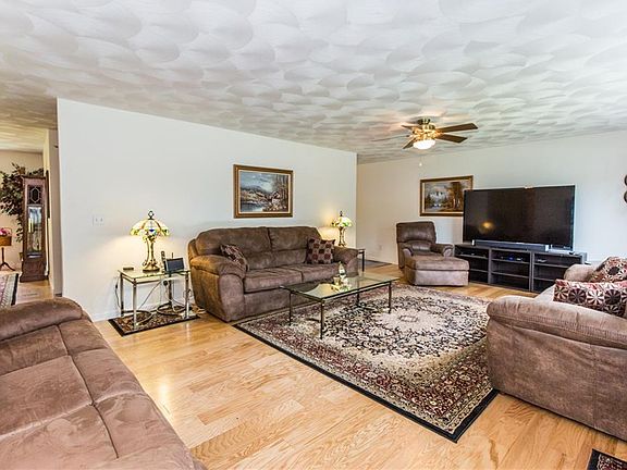 3rd image of 28 Primrose Dr