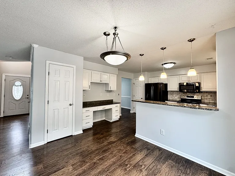 1733 Bernstein Dr — Photo 21