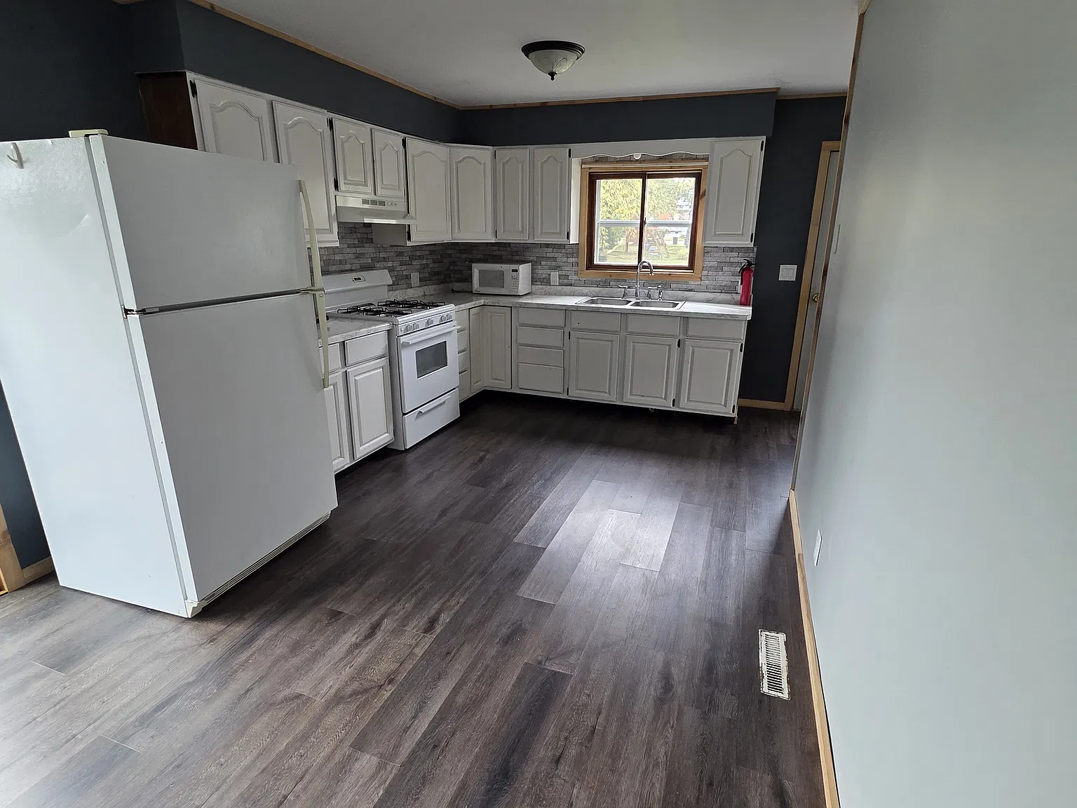 3 bed, 1335 sqft, $1,400 — Photo 1