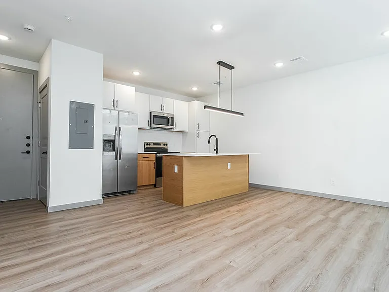 4001 Roseland Ave — Photo 104