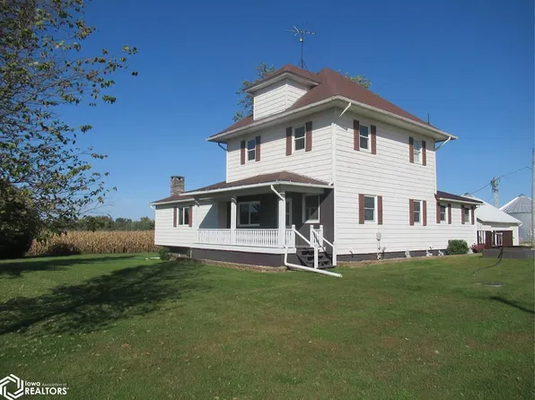 8406 110th Ave, Wyoming, IA 52362