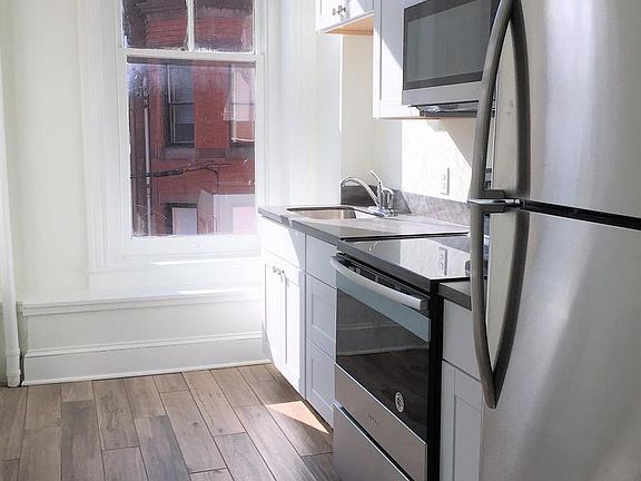 2nd image of 236 N Market St Unit 2