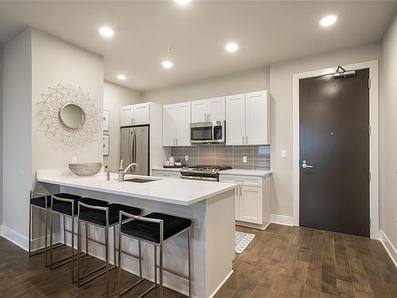 5th image of 900 Bartholomew St #511