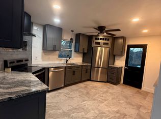 8 Eddy Ct, Oakdale, CT 06370