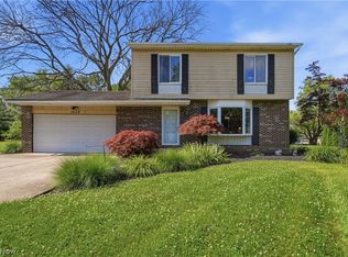 1038 Hampton Dr, Macedonia, OH 44056