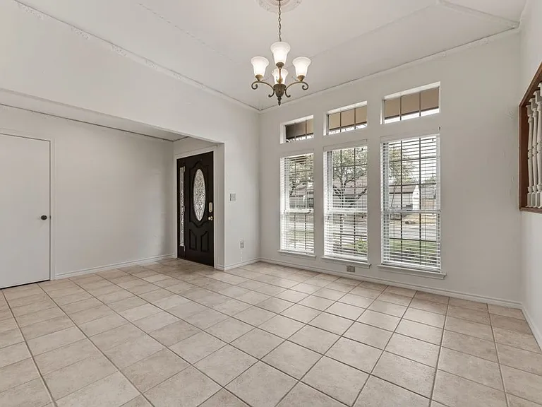 6943 Mill Falls Dr — Photo 3