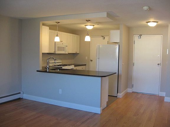 3rd image of 559 Willard St APT 8
