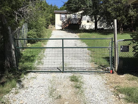 3rd image of 836 Lake Country Dr