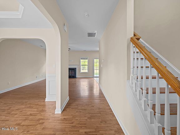 4th image of 305 Inverness Drive