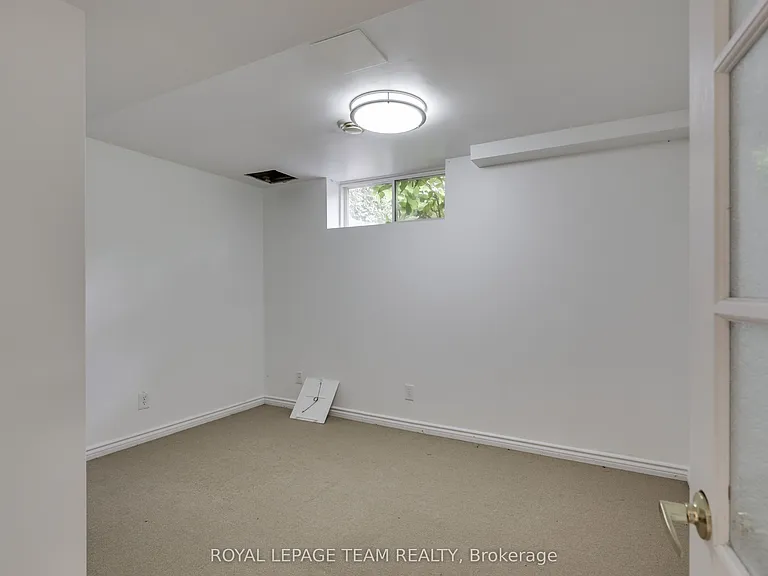 35 Norgold Cres — Photo 47