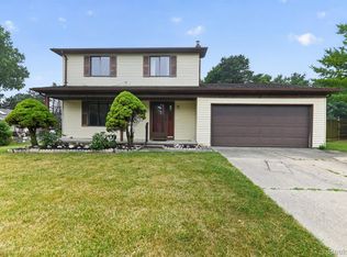 212 Lindenwood Dr, Linden, MI 48451