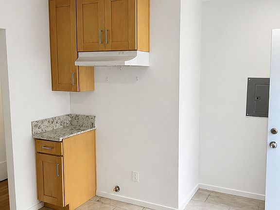 3rd image of 1047 W Vernon Ave Unit 1/2