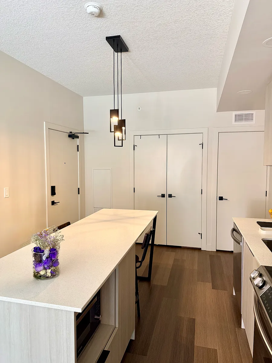 Kitchen - 524 10th Ave SW