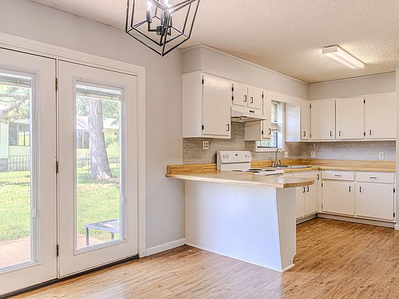 2nd image of 4504 Valley View Dr