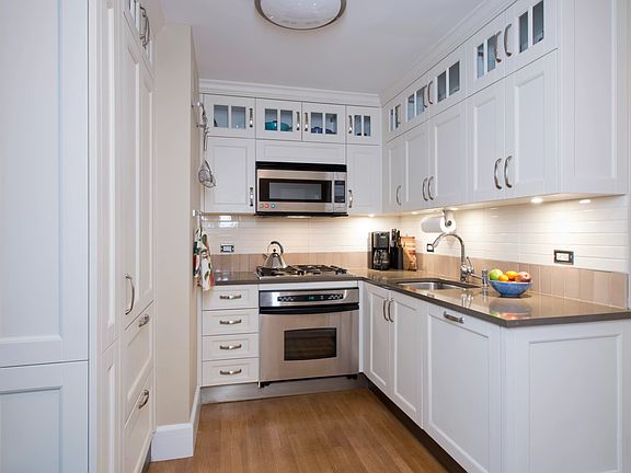 3rd image of 27 W 72nd St #803