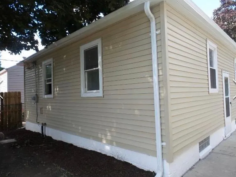 1821 Anne Ave — Photo 11