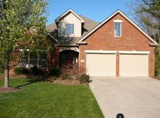 1015 Hunters Lake Dr, Johnson City, TN 37604