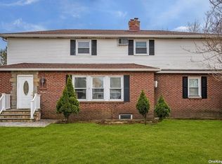 1559 5th St, West Babylon, NY 11704