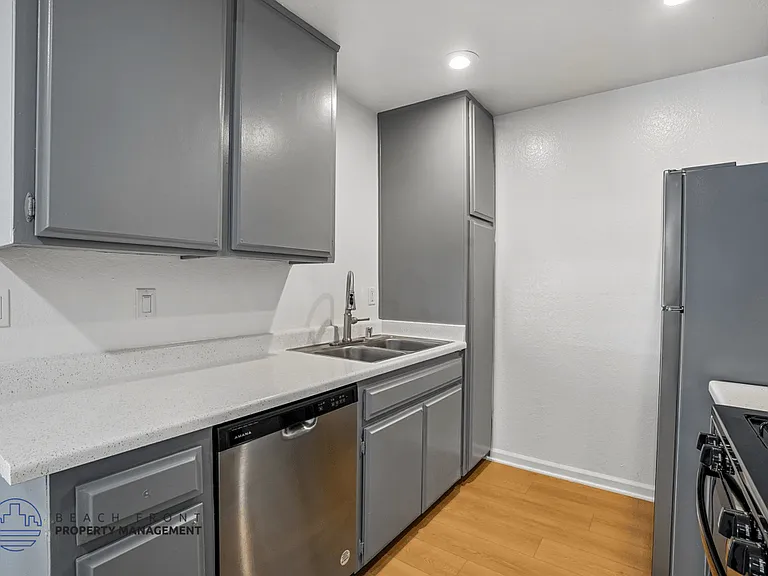 Rollingwood Apartments — Photo 31
