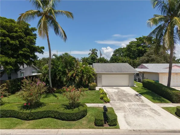 1363 Woodridge Ave, Naples, FL 34103