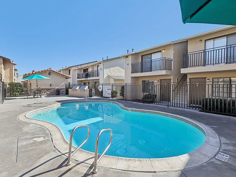 Vista Hermosa Apartments — Photo 2