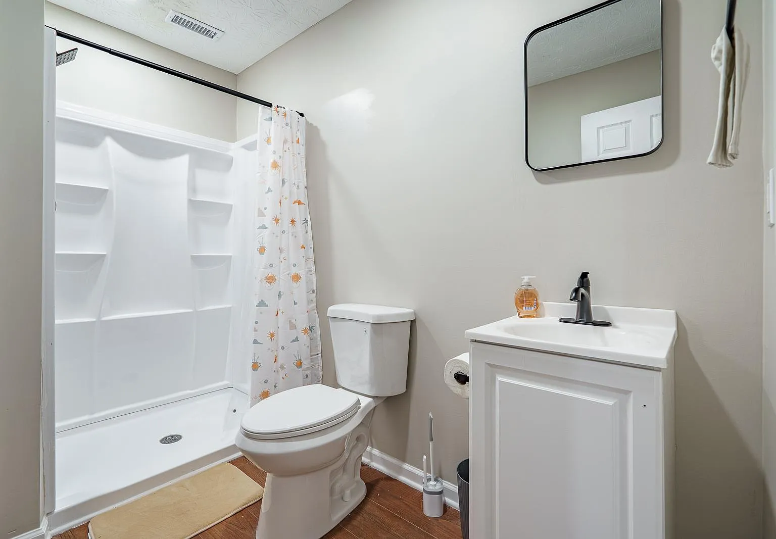 4 bed, 8.0 bath, 2612 sqft, $1,027 — Photo 2