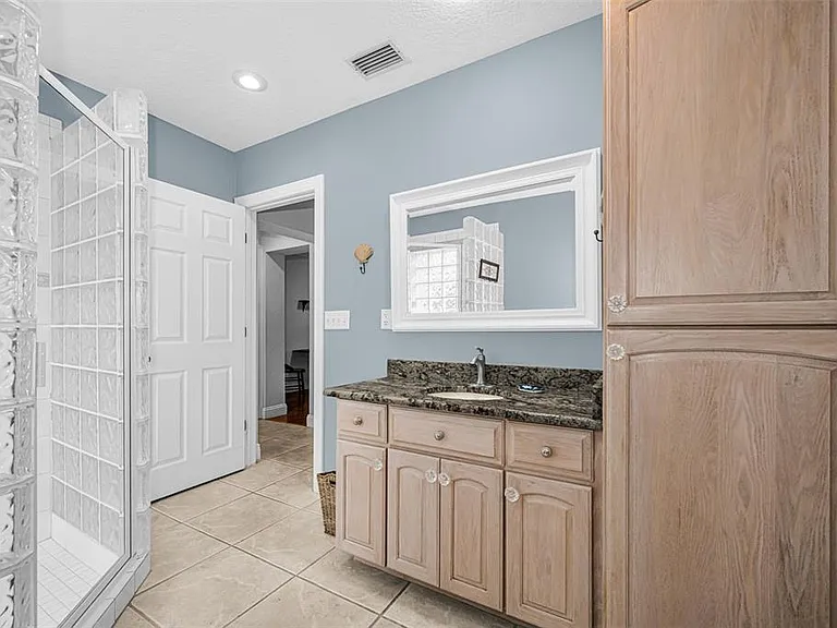 253 Park Cir S — Photo 22