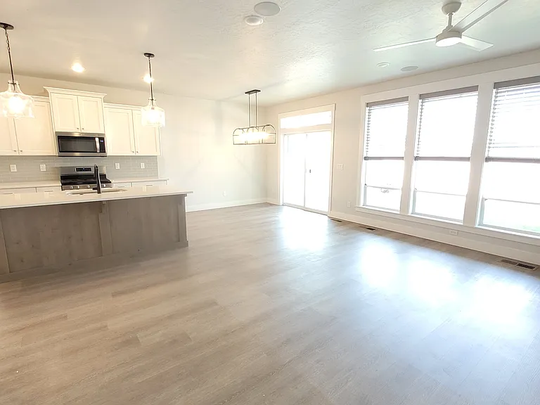 1768 W Crosswind St — Photo 9