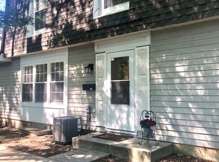 1312 Woodcutter Ln UNIT B, Wheaton, IL 60189