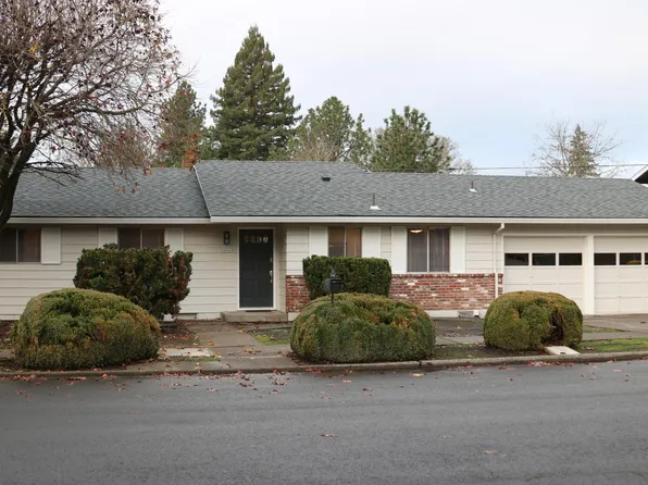 10165 SW Heather Ln, Beaverton, OR 97008