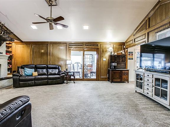 3rd image of 900 Bryn Mawr St