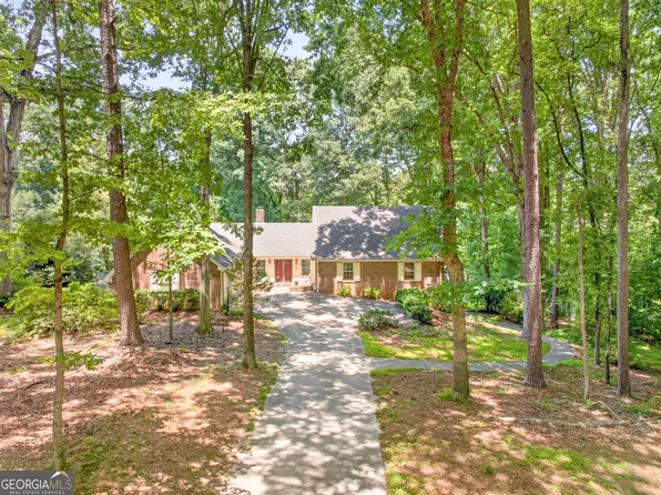 2220 Valley Creek Cir, Snellville, GA 30078