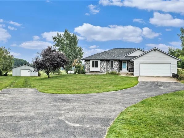 8230 Division Ave N, Comstock Park, MI 49321