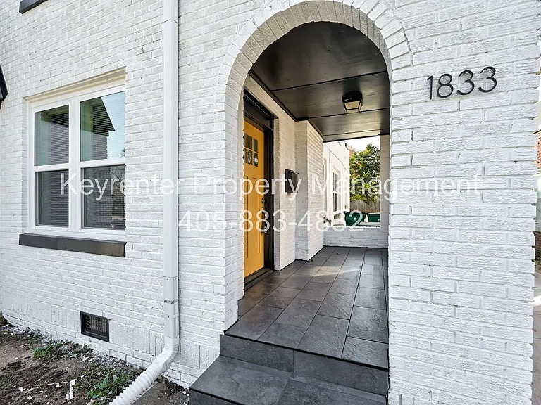 N Gatewood Ave Duplex — Photo 40