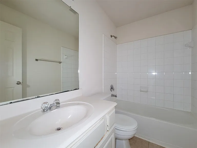 2322 Oxford Point Ln — Photo 33