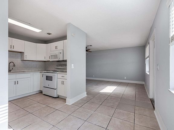 3rd image of 803 NE 3rd St