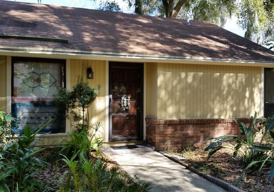 Welcome home! Clean, freshly painted, all hard-surface floor