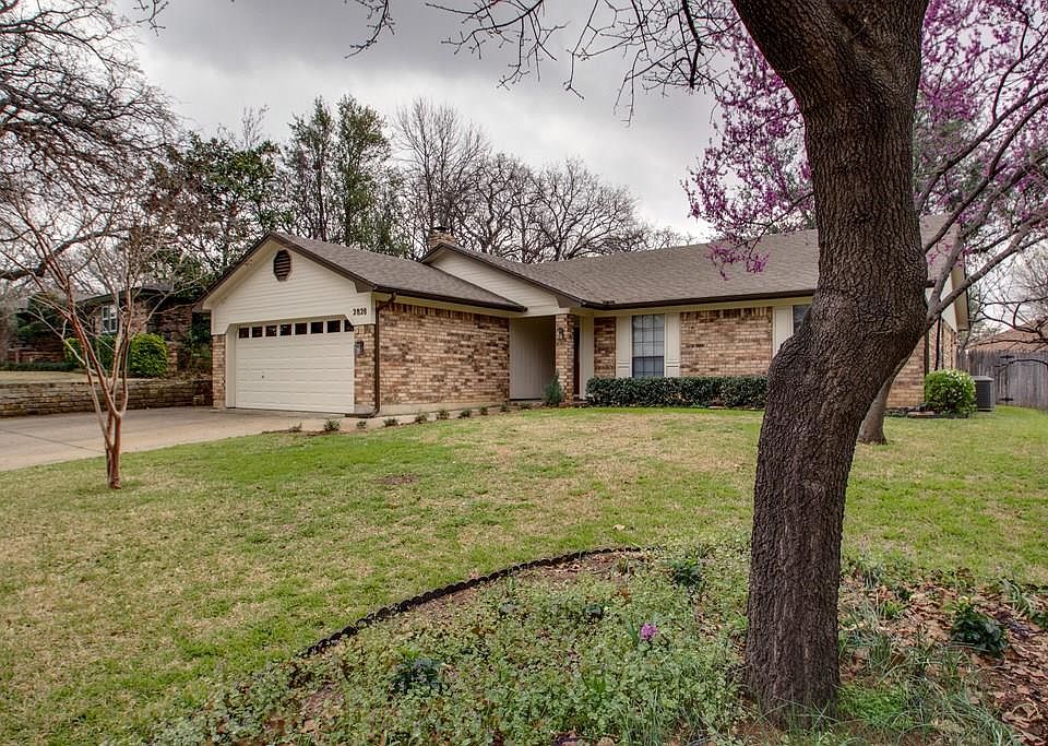 1st image of 2828 Live Oak Ln