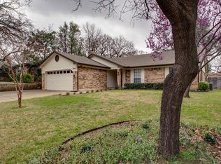 2828 Live Oak Ln, Bedford, TX 76021