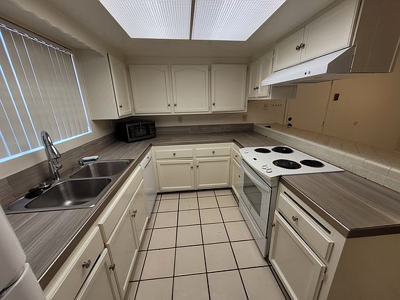 4th image of 180 Evergreen Ave