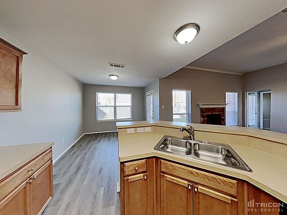 5th image of 769 Webb Pl