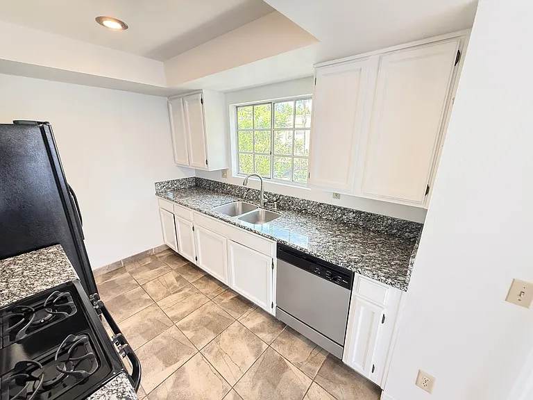 920 N Alfred St #201 — Photo 12
