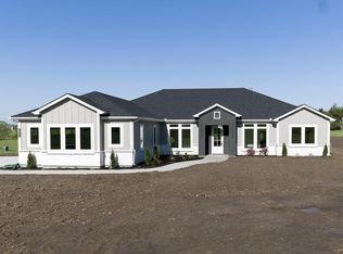 17965 235th St, Tonganoxie, KS 66086