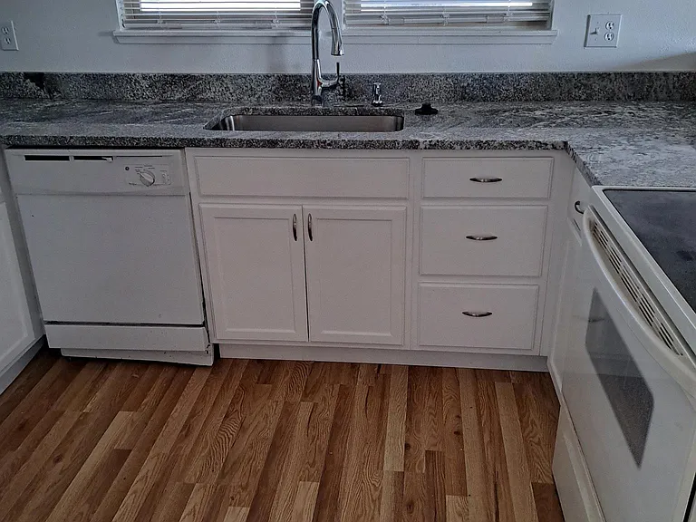 204 S Newark Cir — Photo 7