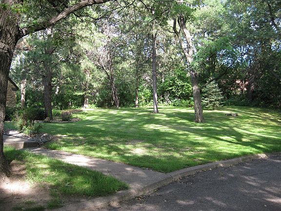 5th image of 305 County Road B E