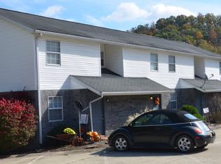 75 Boncarbo Ln, Hurricane, WV 25526