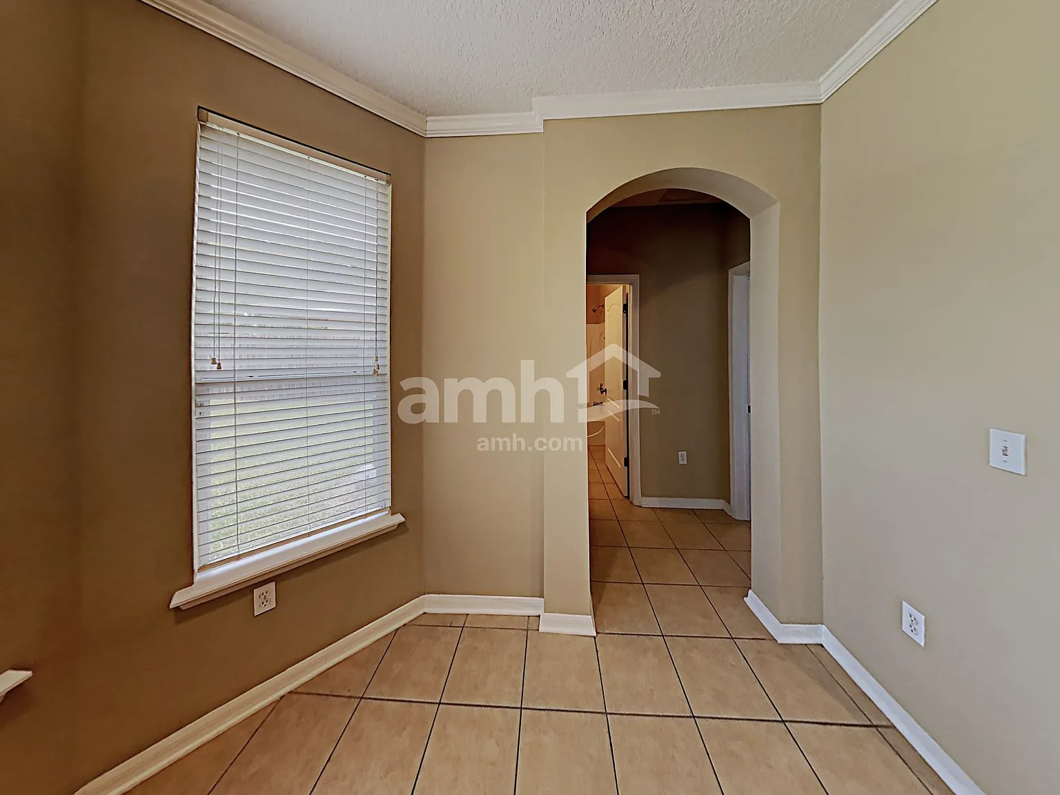 4 bed, 3.0 bath, 2359 sqft, $2,995 — Photo 4