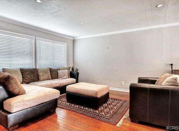 4th image of 8821 Gothic Ave